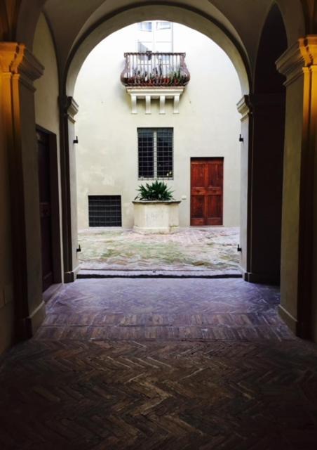 Antica Foligno 1600 Magic Apartment Buitenkant foto